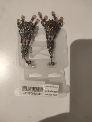 Pendientes largos dorados y marrones