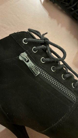 Botas Guess Negras con Cremallera