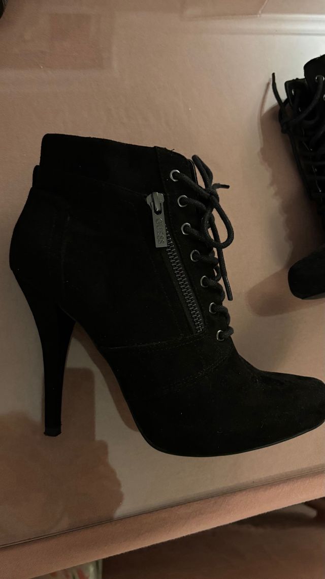 Botas Guess Negras con Cremallera
