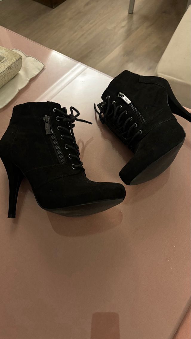 Botas Guess Negras con Cremallera