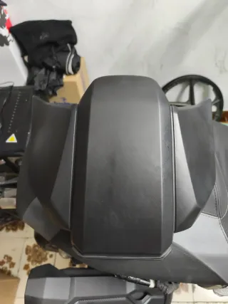 Embellecedor bajo asiento Honda ADV 350
