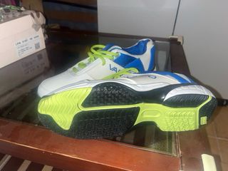 Zapatillas Vairo pádel blancas y azules