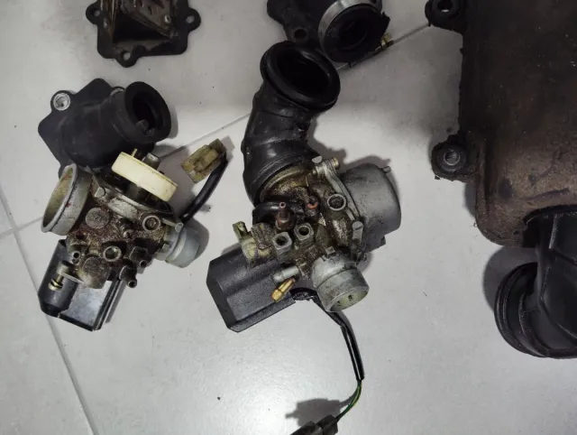 Carburador, caja láminas y filtro moto