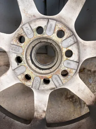 Llantas de Aluminio 15" mutitornillos