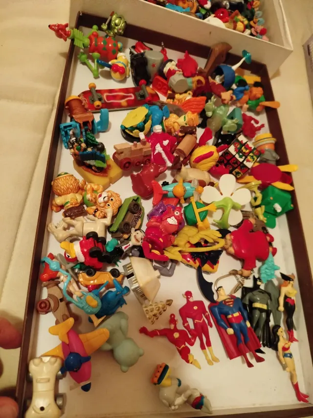 Figuritas Kinder e McDonald's e altri