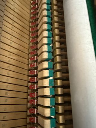 Piano Vertical Yamaha Marrón