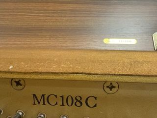 Piano Vertical Yamaha Marrón