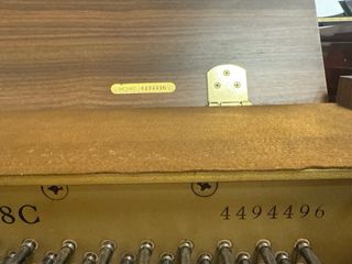 Piano Vertical Yamaha Marrón