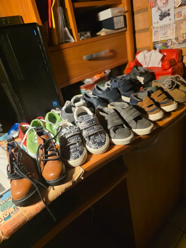 Lote 22 pares zapatos infantiles