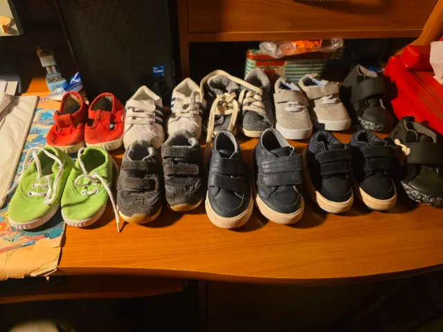 Lote 22 pares zapatos infantiles