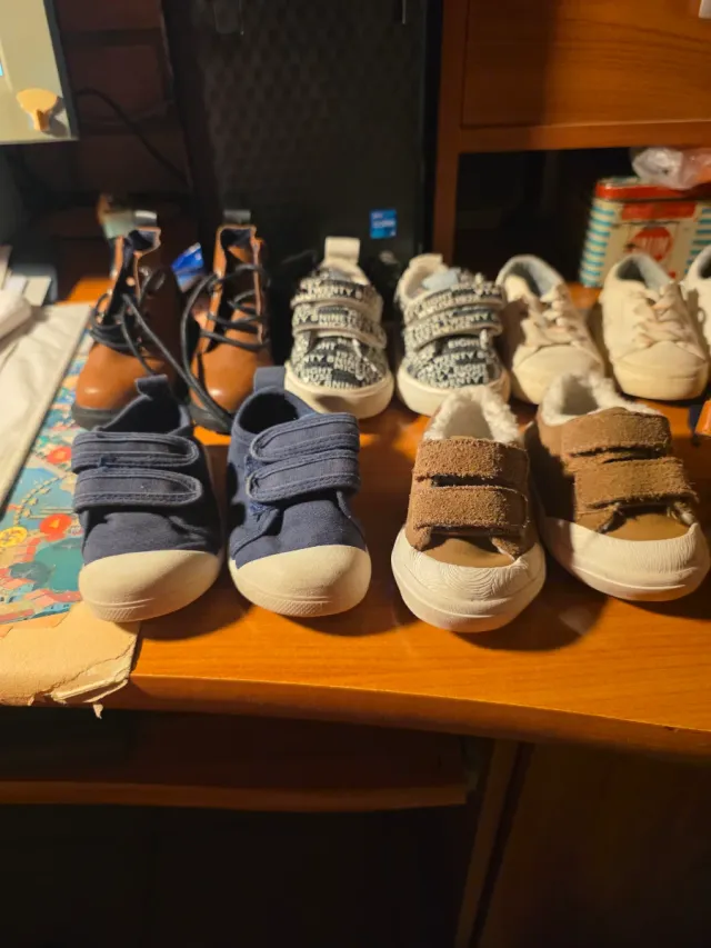 Lote 22 pares zapatos infantiles