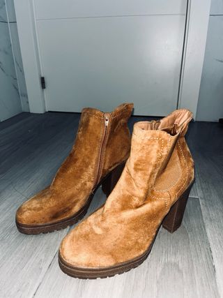 Botas de tacón de ante marrón