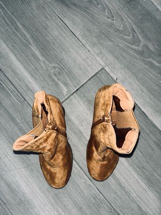 Botas de tacón de ante marrón