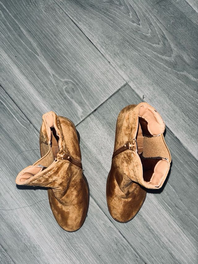 Botas de tacón de ante marrón