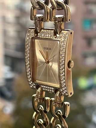 Reloj Guess Dorado Mujer