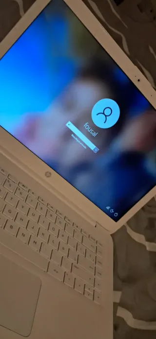 Portátil HP Blanco y Gris