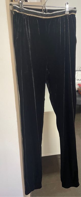 Pantalón terciopelo niña negro con detalles dorado