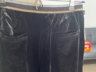 Pantalón terciopelo niña negro con detalles dorado