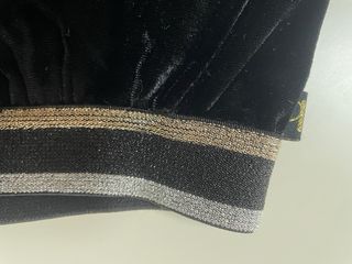 Pantalón terciopelo niña negro con detalles dorado