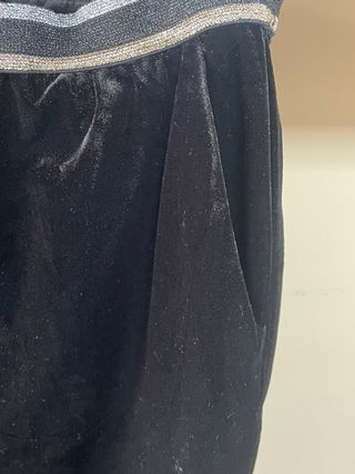 Pantalón terciopelo niña negro con detalles dorado