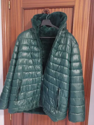 Chaquetón verde acolchado con forro de pelo