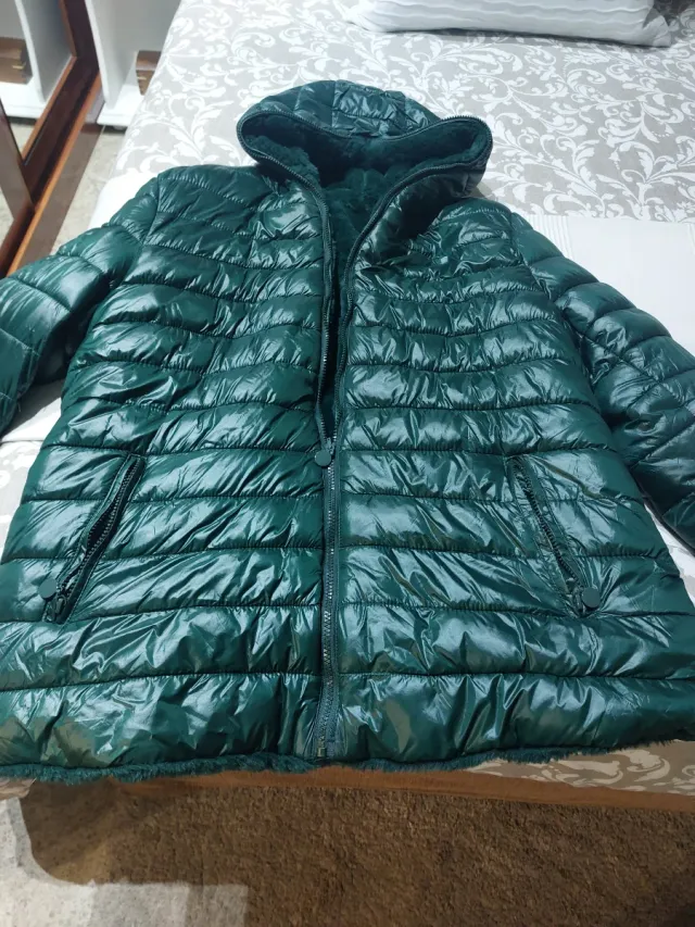 Chaquetón verde acolchado con forro de pelo