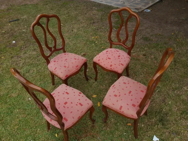 Juego de 4 sillas de madera