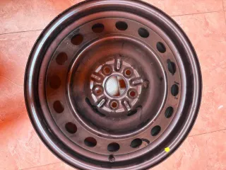 4 Llantas Toyota Avensis con tapacubos