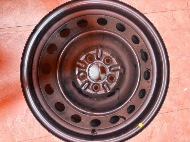 4 Llantas Toyota Avensis con tapacubos