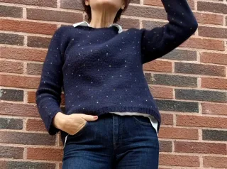 Jersey Azul Marino con Topos de Colores