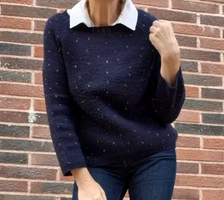 Jersey Azul Marino con Topos de Colores