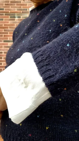 Jersey Azul Marino con Topos de Colores