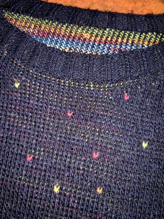 Jersey Azul Marino con Topos de Colores