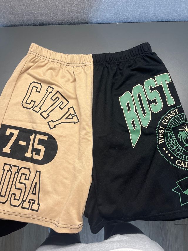 Pantalones cortos beige y negro con estampado