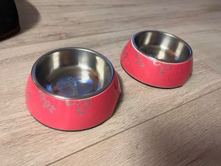 Comedero y bebedero para perros