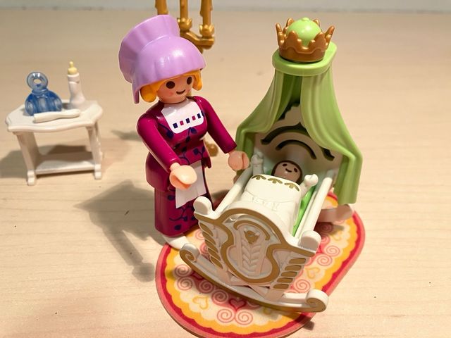 Playmobil 4254 Cuna Bebé y Figura y rey trono