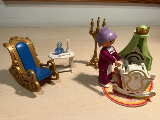 Playmobil 4254 Cuna Bebé y Figura y rey trono
