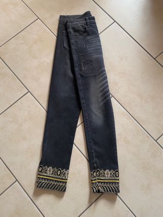 Bellissimi jeans Desigual neri con ricami oro