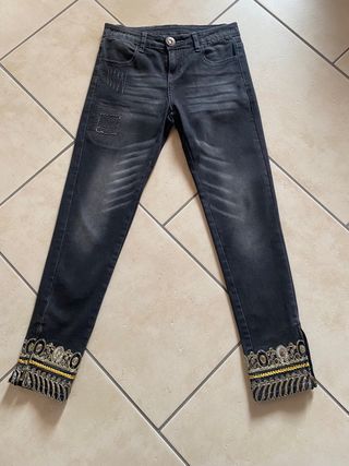 Bellissimi jeans Desigual neri con ricami oro