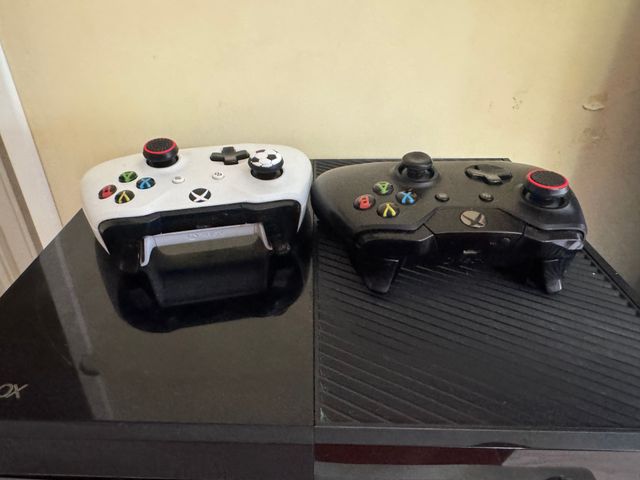 Xbox One Consola + 2 Controles