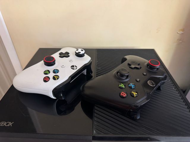 Xbox One Consola + 2 Controles
