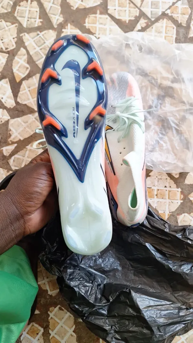 Botas de fútbol Nike Talla 44