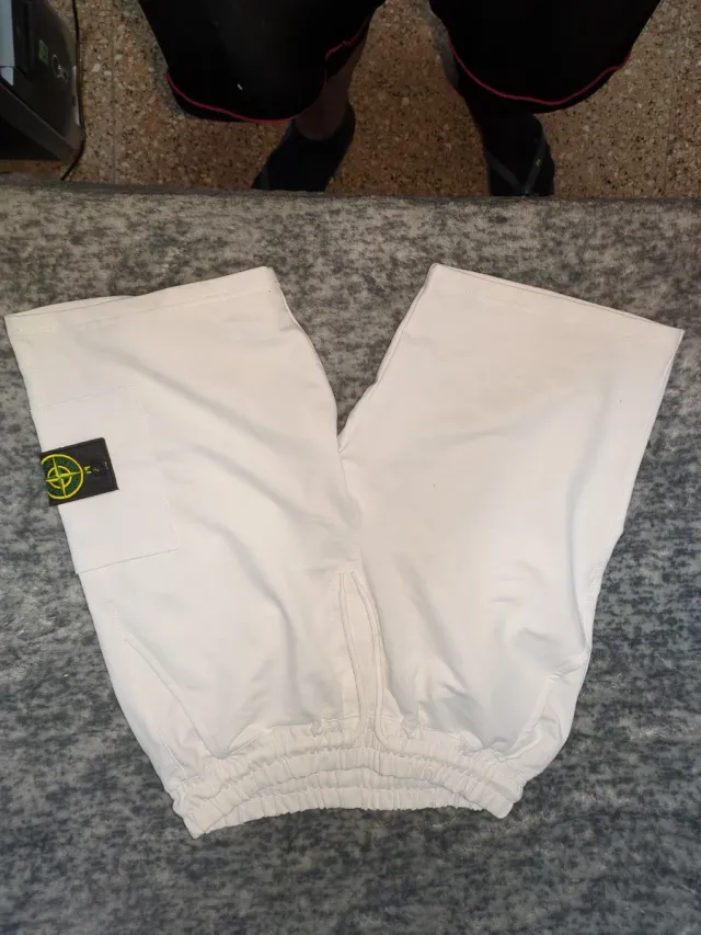 Pantalones cortos Lacoste Talla L.10 euros unidad.
