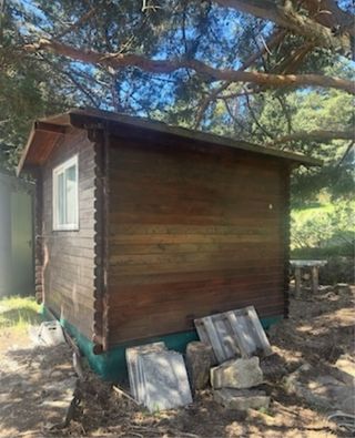 Caseta de madera marrón