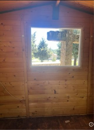 Caseta de madera marrón