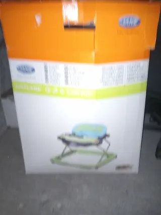 Andador correpasillos  Jane con centro de activida