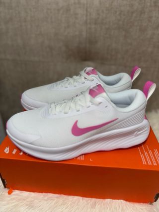 Zapatillas Nike Blancas y Rosas
