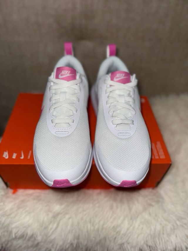 Zapatillas Nike Blancas y Rosas