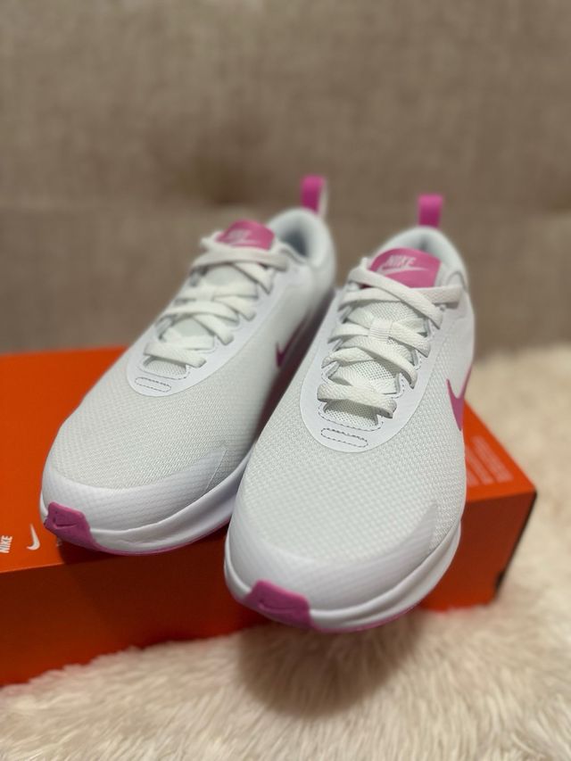 Zapatillas Nike Blancas y Rosas