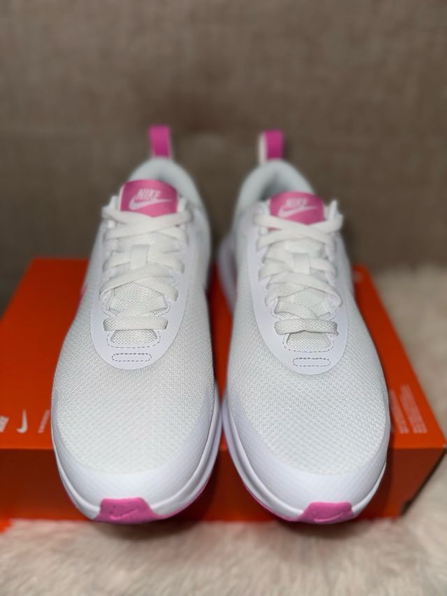 Zapatillas Nike Blancas y Rosas